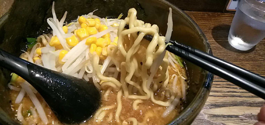 みそこってりらーめんの麺