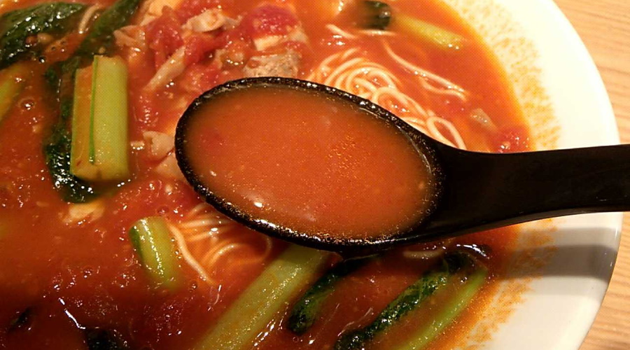 太陽のトマト麺のスープ