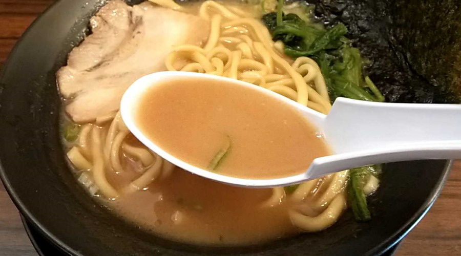 豚骨醤油スープ