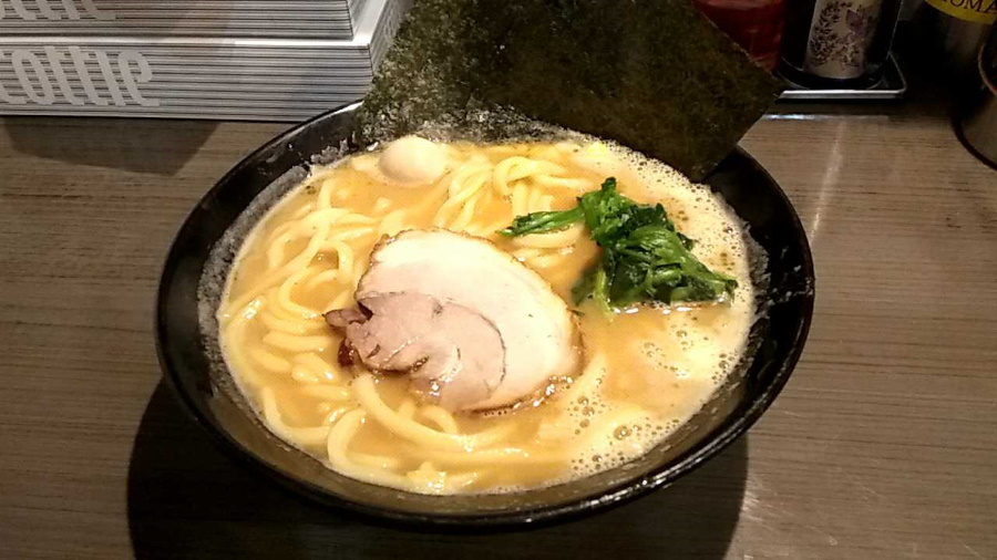 豚骨醤油ラーメン