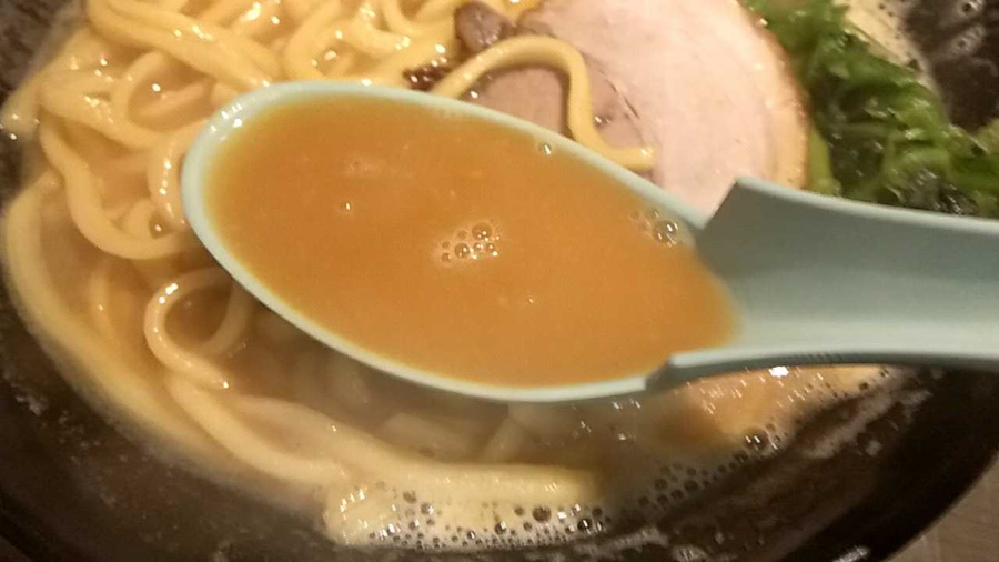 豚骨醤油スープ