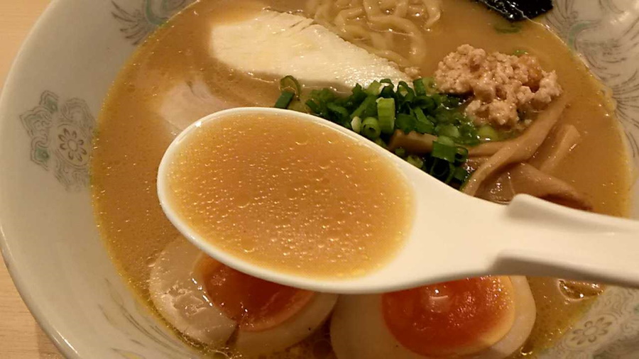 鶏白湯スープ