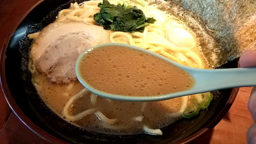 豚骨醤油スープ