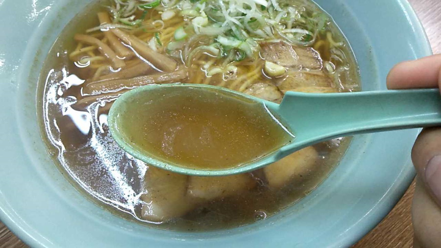 鶏ガラと魚介系のWスープ