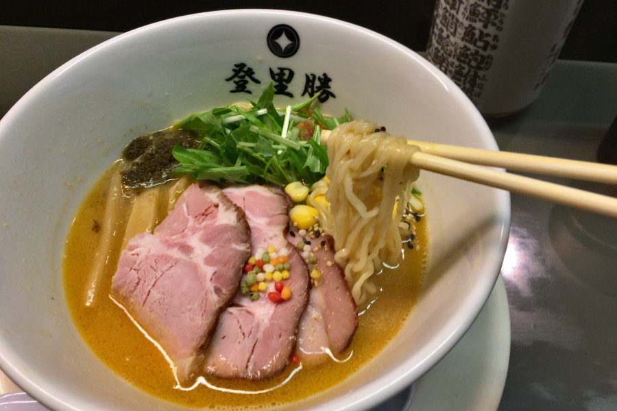 自家製麺の手もみ麺