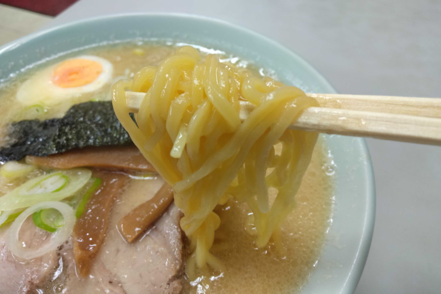 味噌ラーメンのちぢれ麺