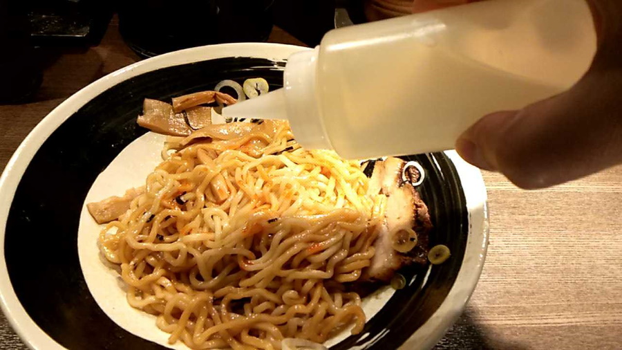 油そばに穀物酢