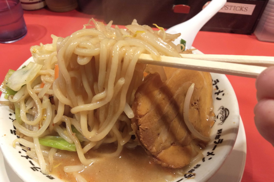 豚骨野郎ラーメンの麺