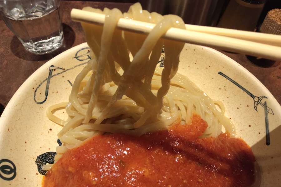 濃厚赤つけ麺の麺