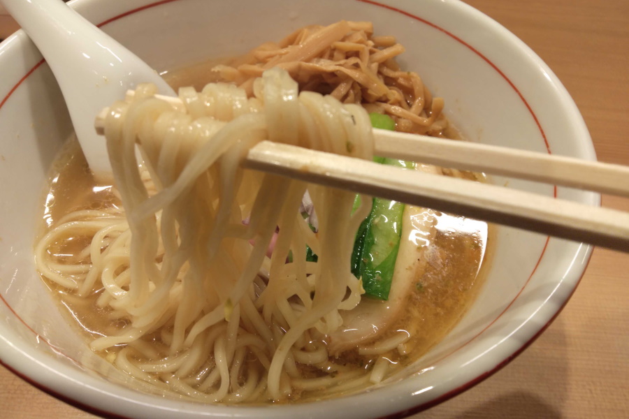 くろ渦の麺