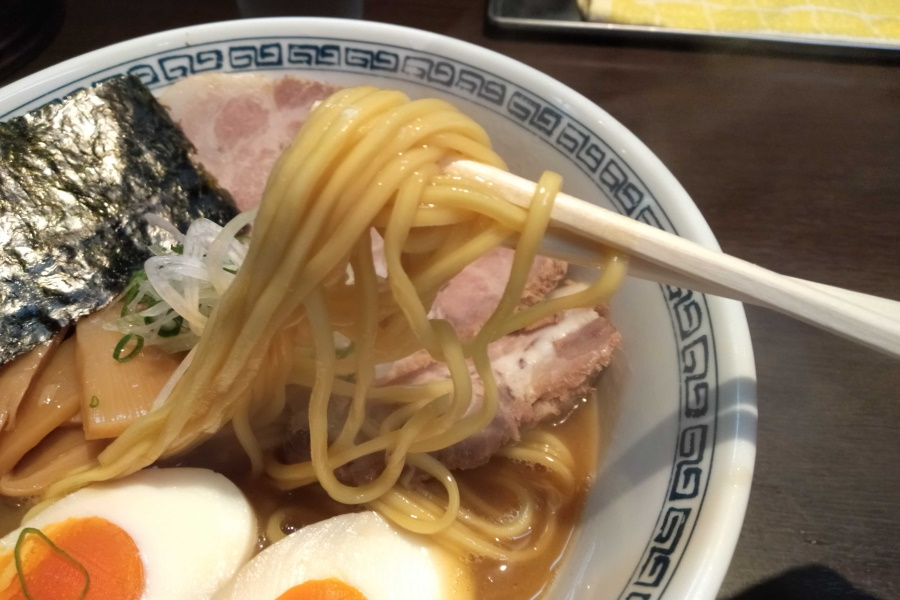 焼豚らーめんの麺