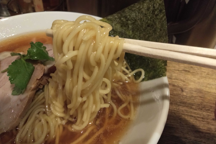 平子煮干そばの麺