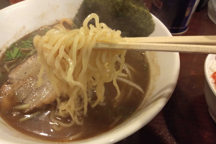 香味徳 醤油ラーメンの麺