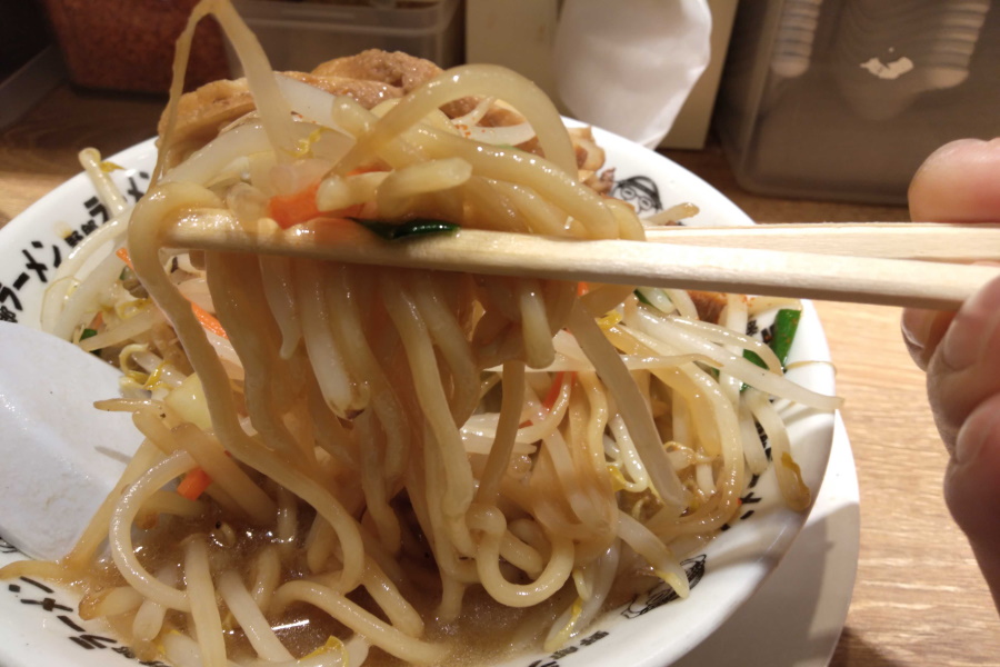 豚野郎ラーメンの麺