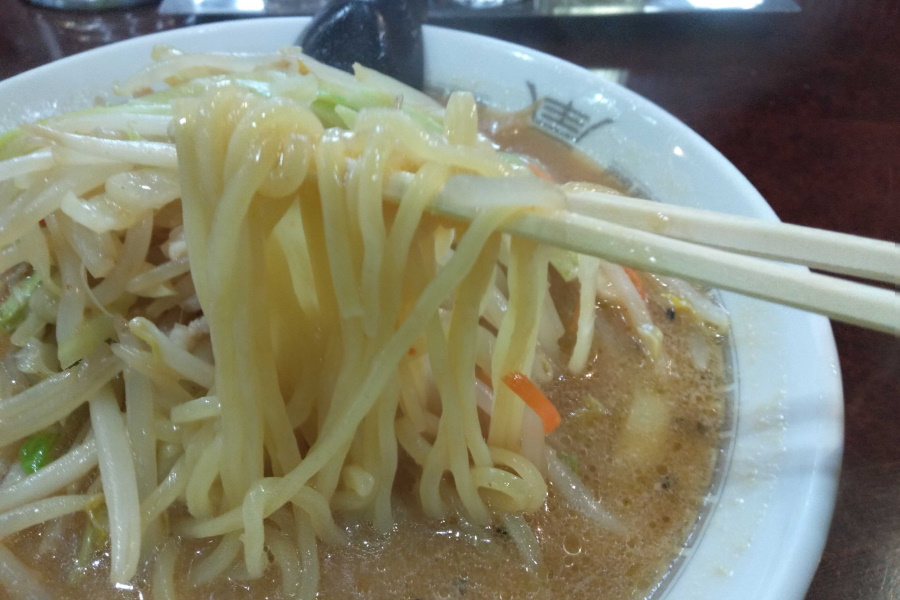 みそラーメンの麺