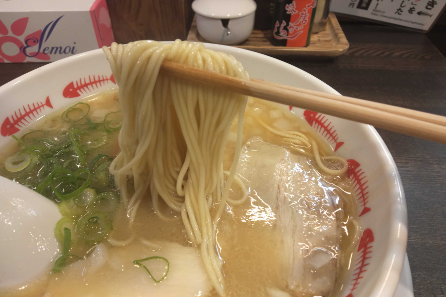 あら焼鶏白湯の麺