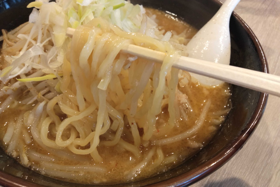 昭和の味噌らあめんの麺