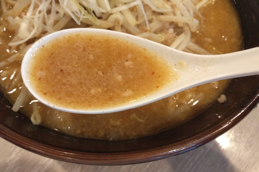 昭和の味噌らあめんのスープ