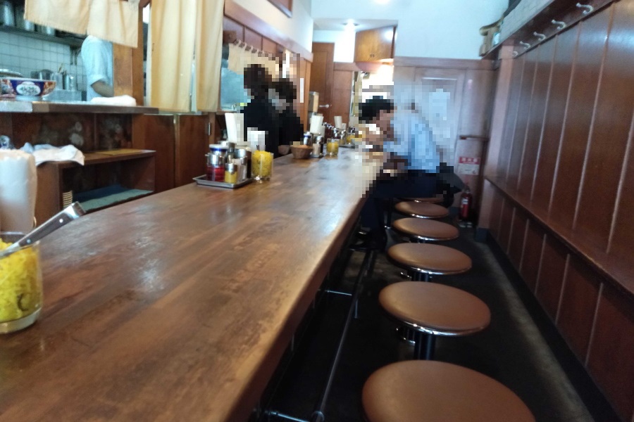 支那麺 はしごの店内