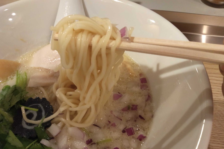 鶏白湯ラーメン