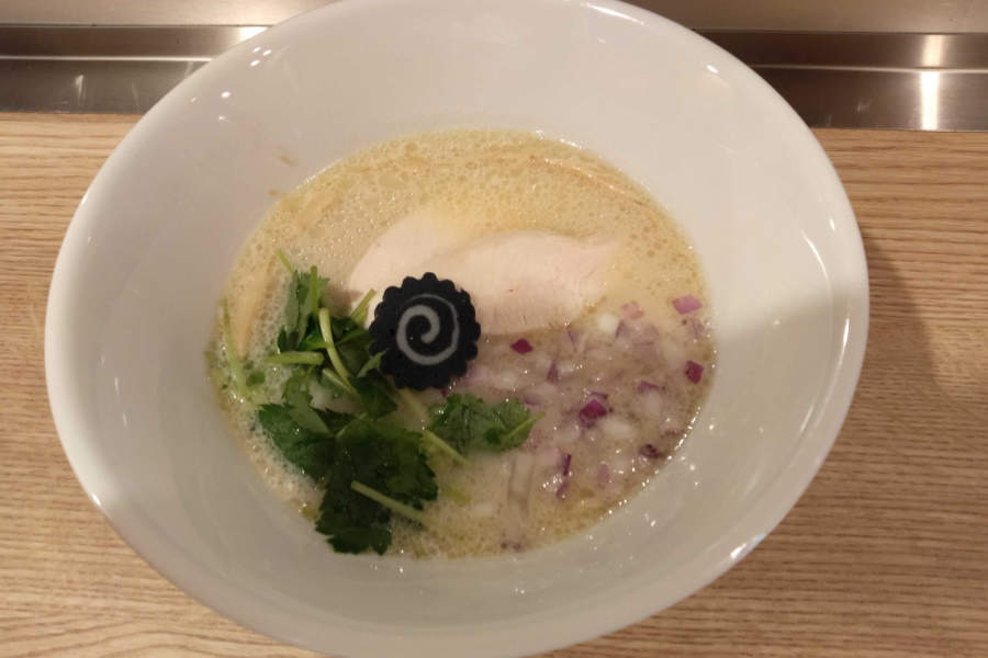 鶏白湯ラーメン