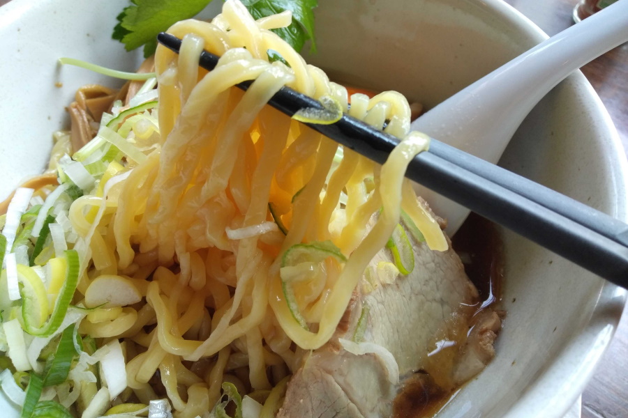 山形水ラーメンの麺