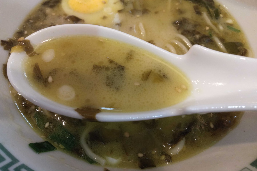 阿蘇ラーメンの高菜スープ