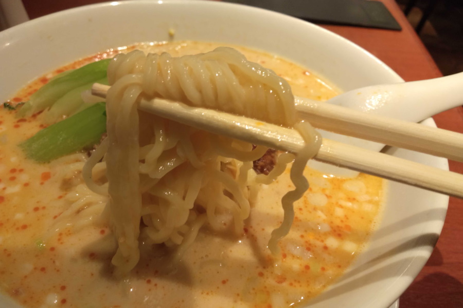 担々麺の麺