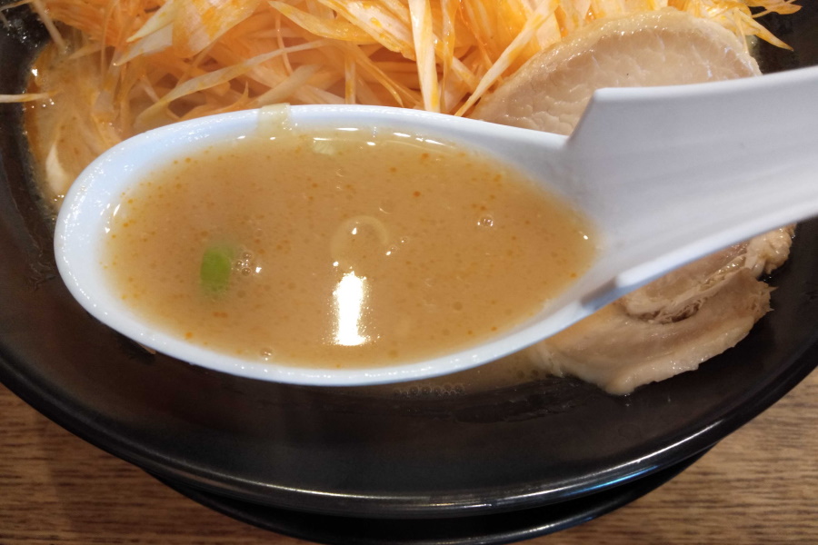 とんこつ醤油スープ