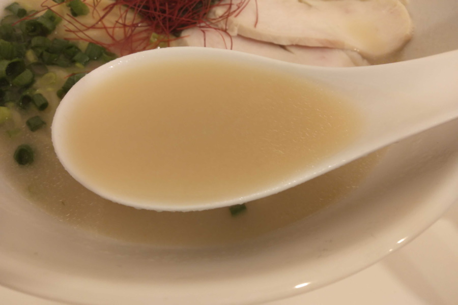 鶏白湯ラーメンのスープ