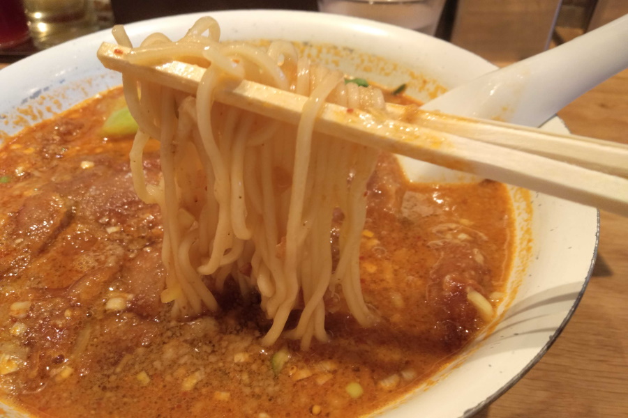 排骨担々麺の麺