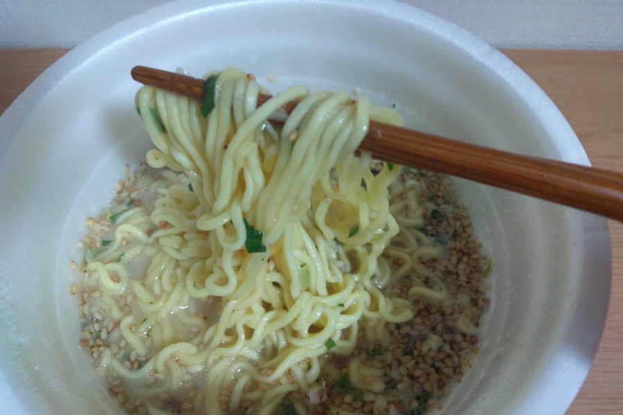 ごつ盛り コク豚骨の麺