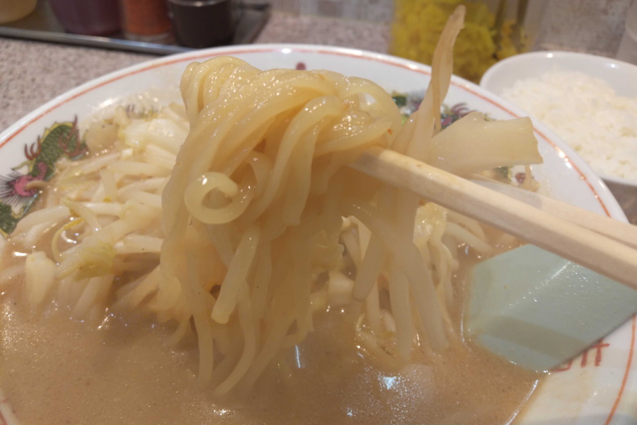 みそラーメンの麺