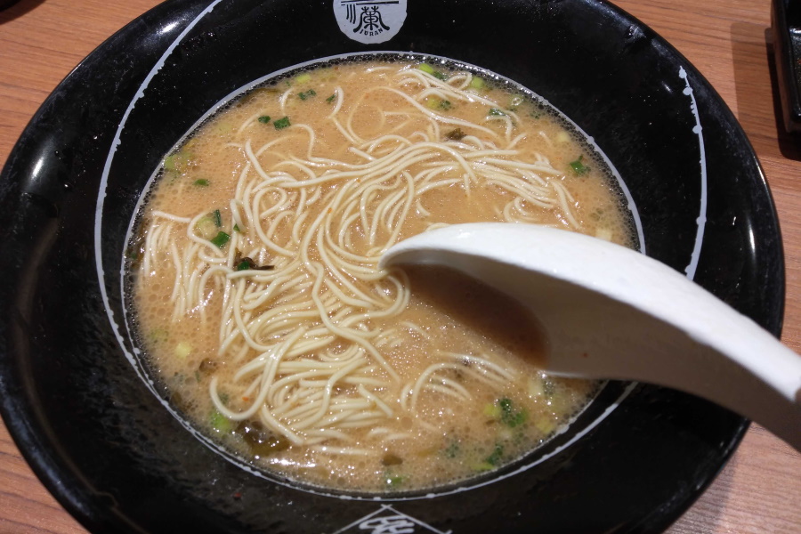 2杯目のとんこつラーメン