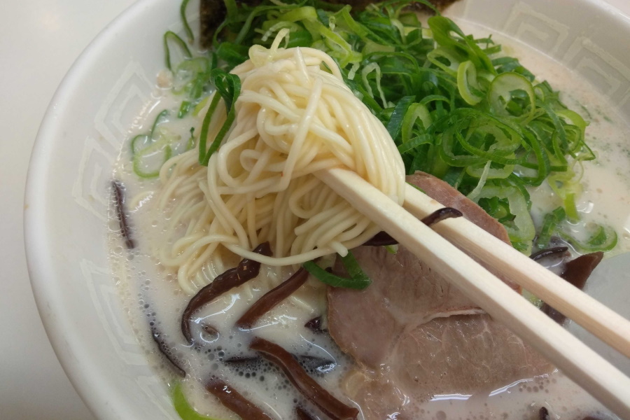 とんこつラーメンの麺