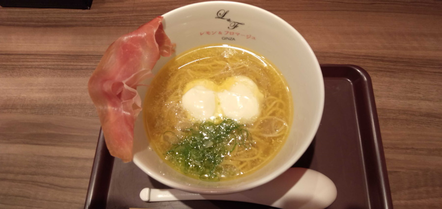 斬新な塩ラーメン