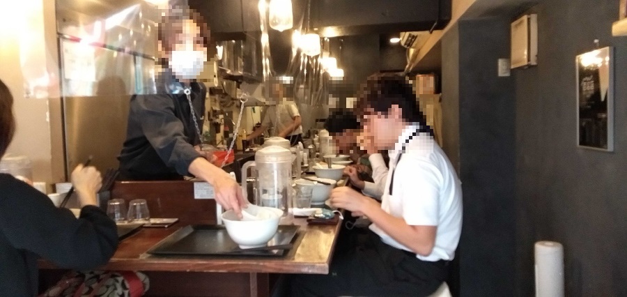 らぁ麺 やまぐち 辣式の店内