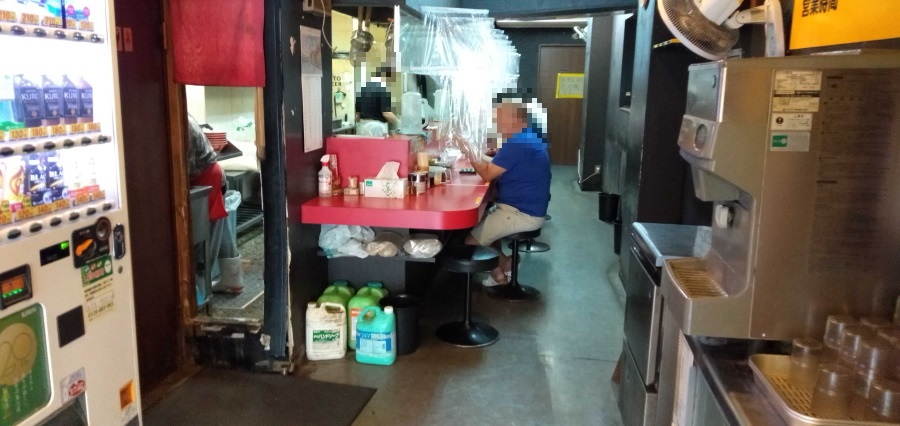 ラーメン麺徳の店内