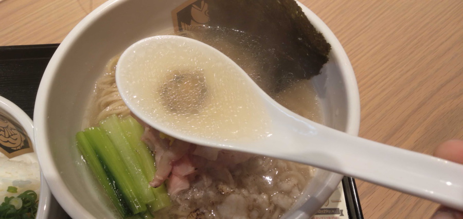 真鯛ラーメンのスープ