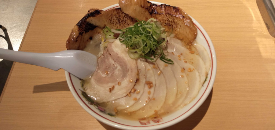 肉盛りチャーシュー麺