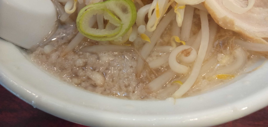 醤油味のこってりラーメン