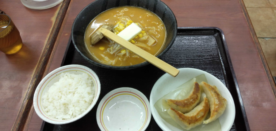 味噌バターコーン＆半餃子ランチのセット