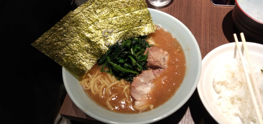 豚骨醤油ラーメン