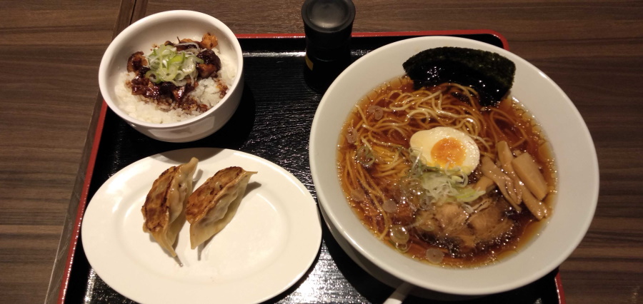 醤油ラーメンのセット