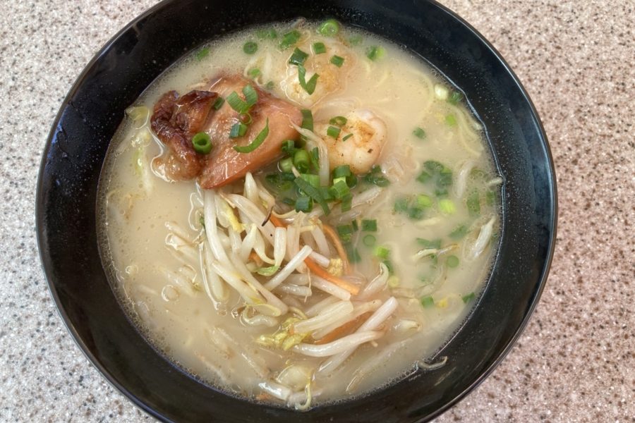 チキンとエビの白湯麺